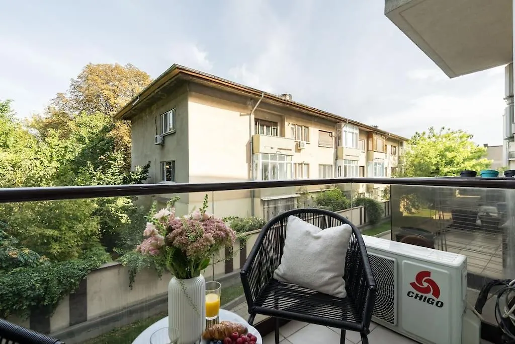 Vivando - Bright 1Br - Green View Balcony - Parking Bucharest 0*,  Romania