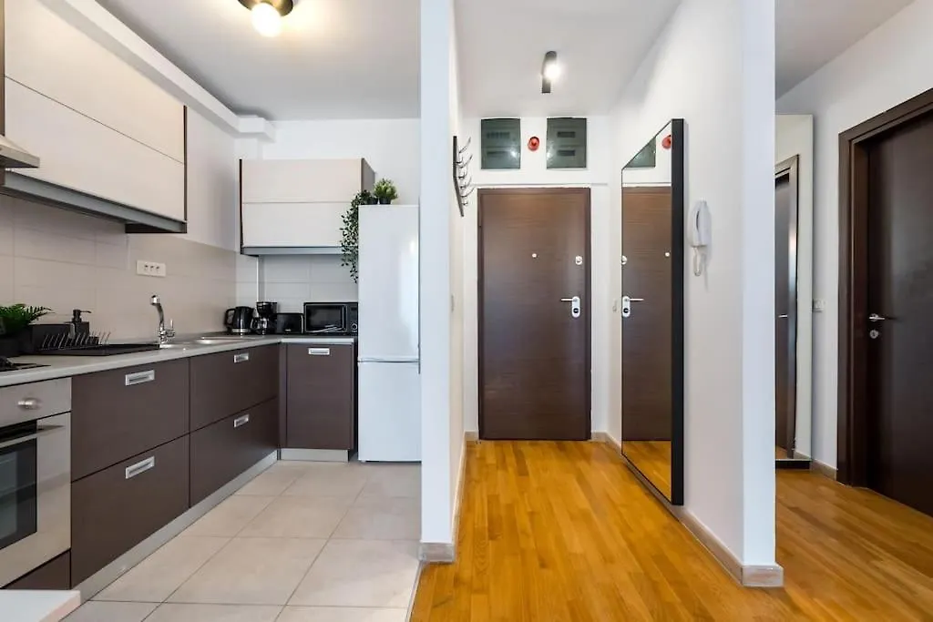 Vivando - Bright 1Br - Green View Balcony - Parking Bucharest 0*,  Romania