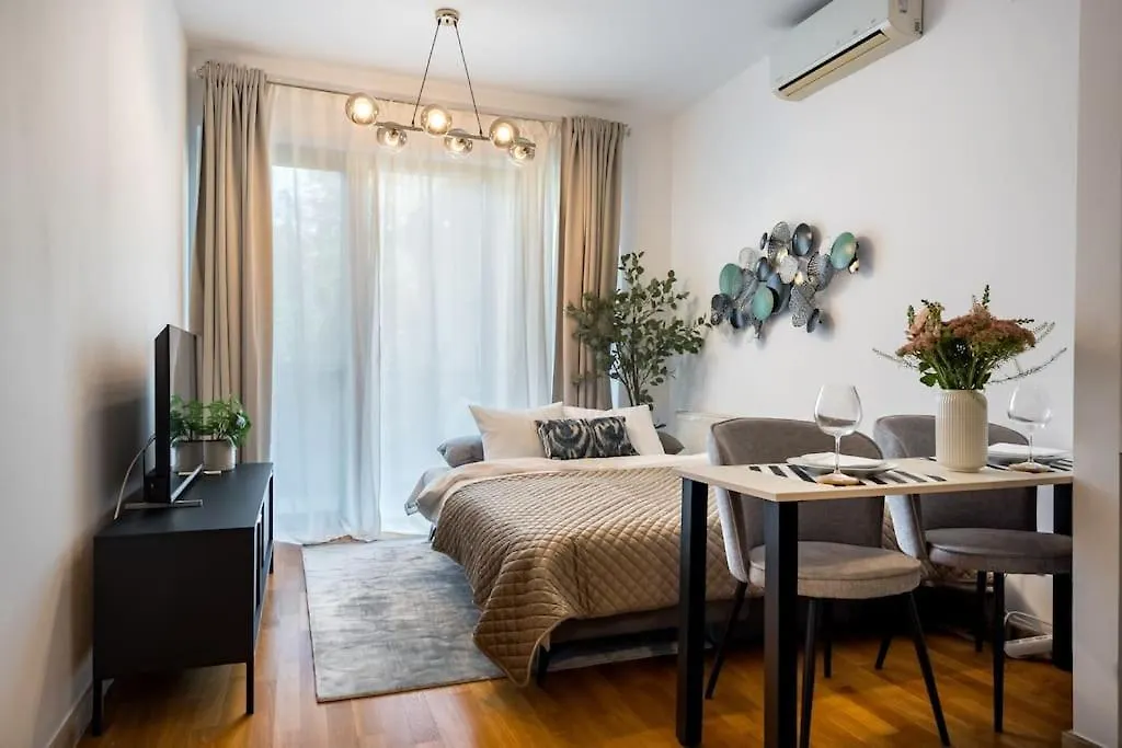Vivando - Bright 1Br - Green View Balcony - Parking Bucharest 0*,