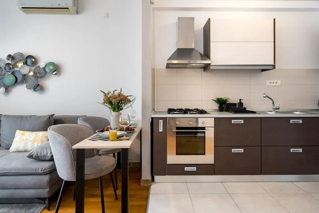 Apartment Vivando - Bright 1Br - Green View Balcony - Parking Bucharest