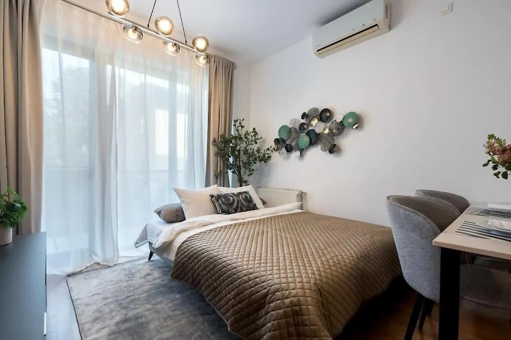 Vivando - Bright 1Br - Green View Balcony - Parking Bucharest Apartment