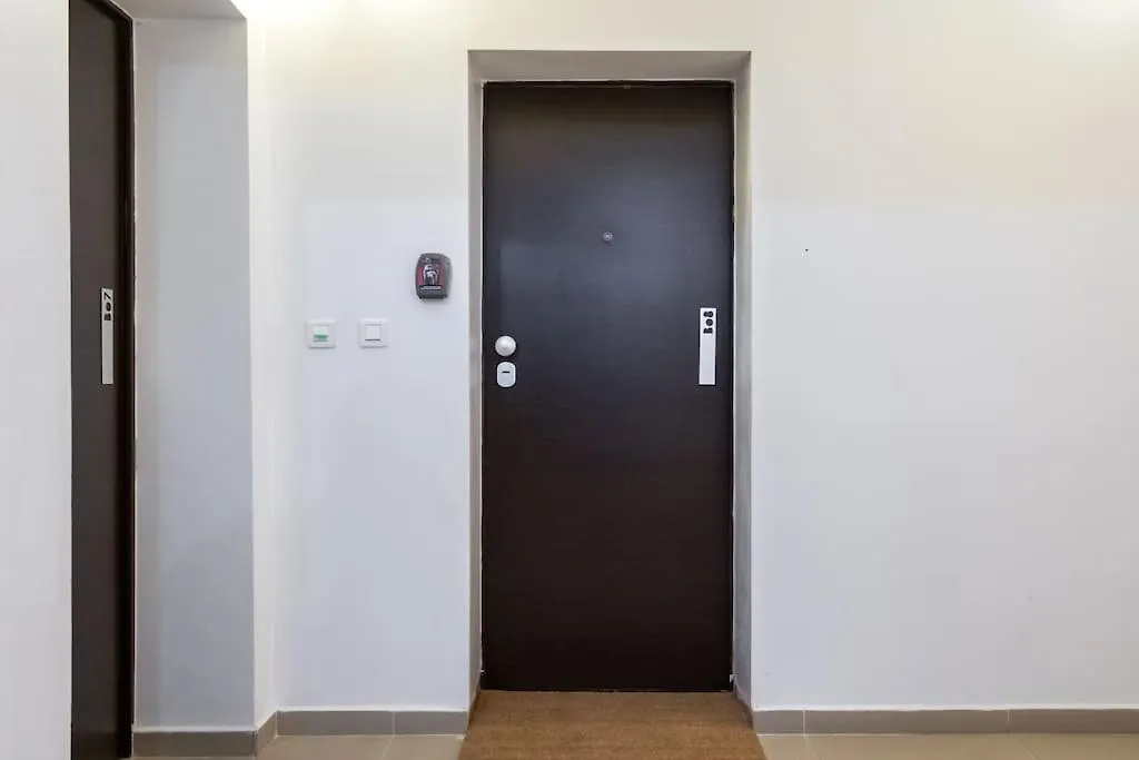 Vivando - Bright 1Br - Green View Balcony - Parking Bucharest Apartment