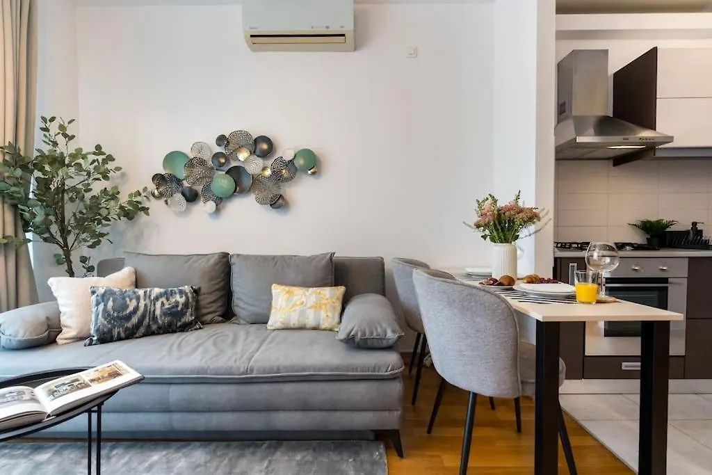 Apartment Vivando - Bright 1Br - Green View Balcony - Parking Bucharest