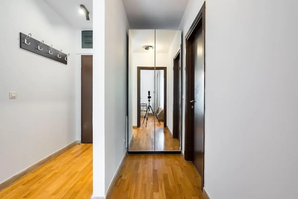 Vivando - Bright 1Br - Green View Balcony - Parking Bucharest Apartment
