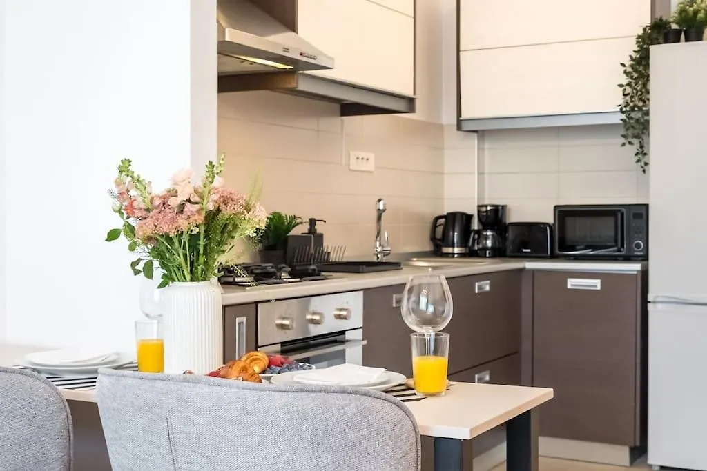 Vivando - Bright 1Br - Green View Balcony - Parking Bucharest Apartment
